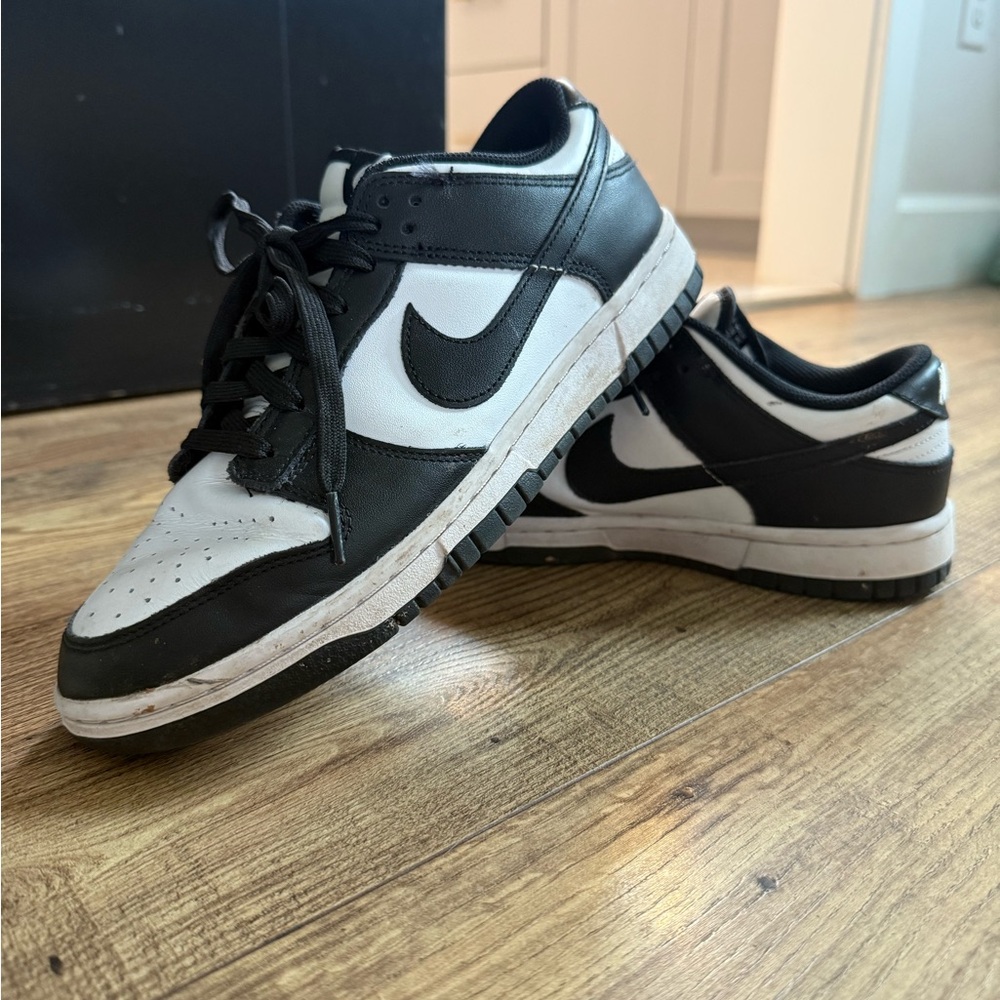 Nike Men's Classic Black and White Sneakers